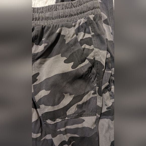 EUC Splendid grey black 100% rayon oversized cargo pockets elastic drawstring - Picture 3 of 8